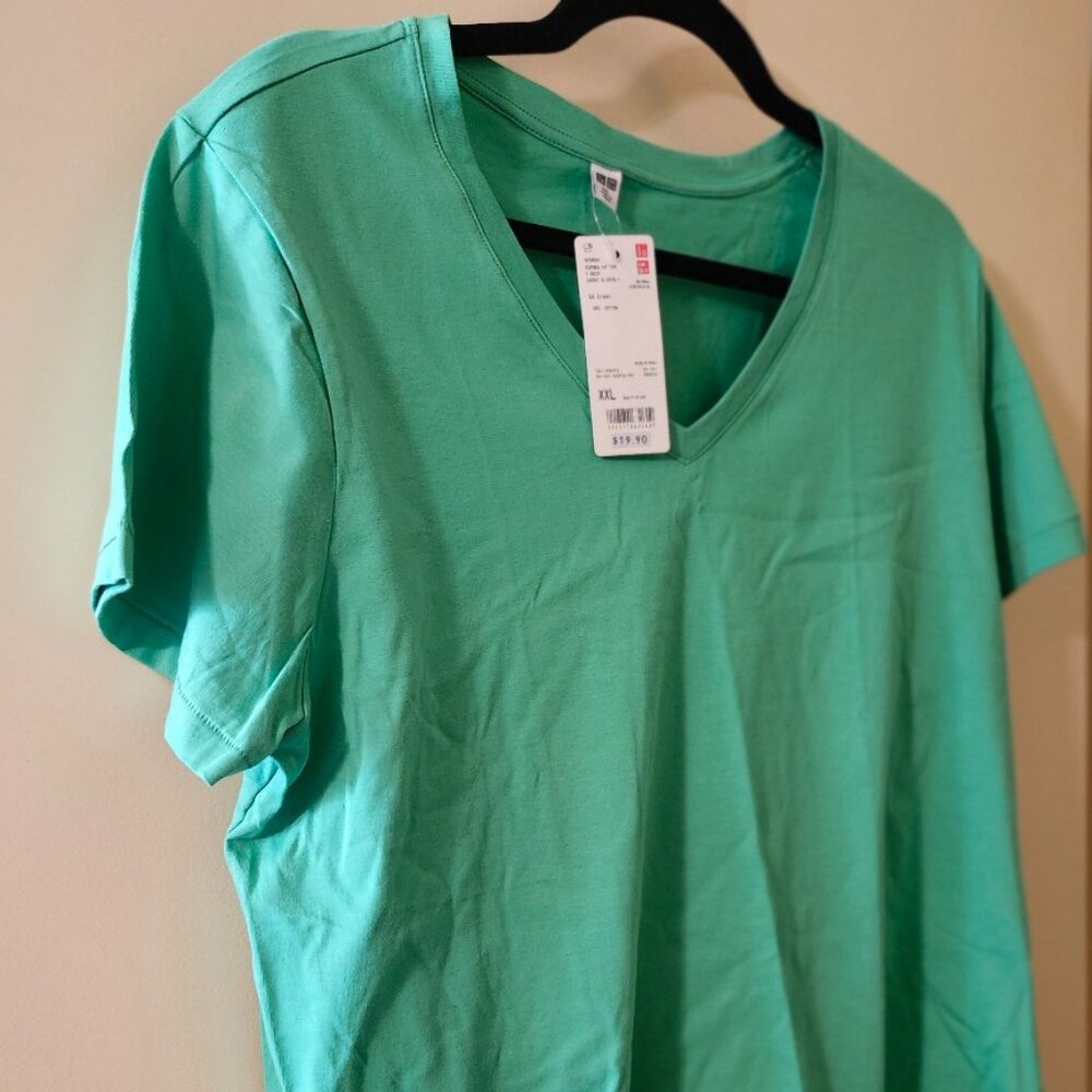 Uniqlo Womens xxg new with Tags 100% cotton Tee green
